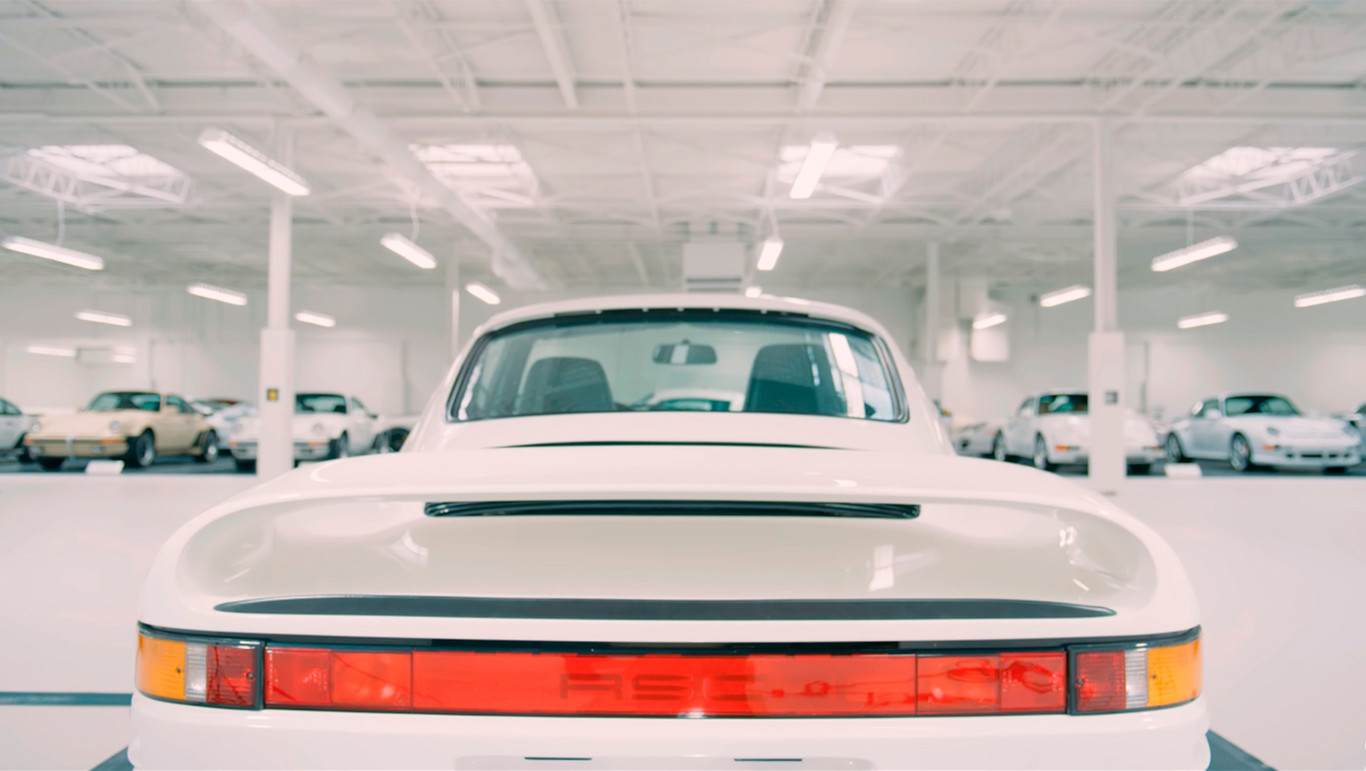Así luce la belleza de 65 Porsche blancos reunidos en una colección privada