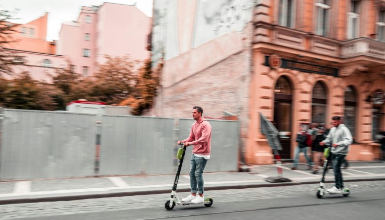 Cómo elegir un scooter eléctrico para tu movilidad urbana