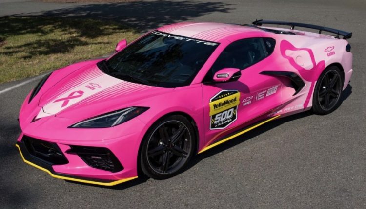 Chevrolet lleva a NASCAR su Corvette rosa para recaudar fondos